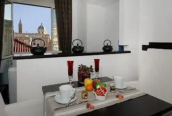 Oda ve Kahvaltı Relais La Maison De Luxe Roma